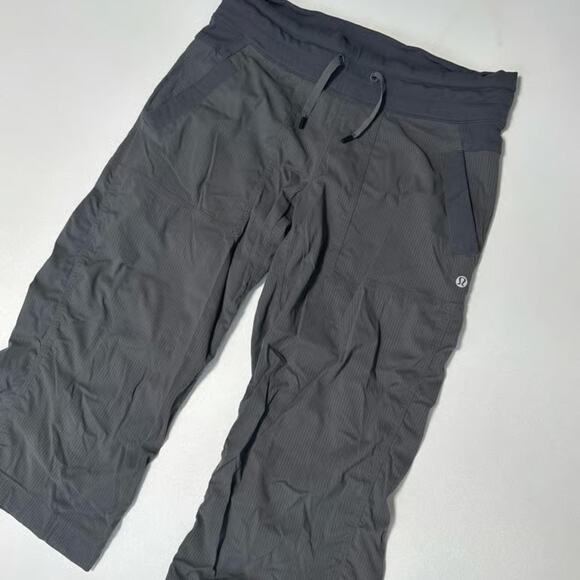 Lululemon Beyond The Studio Crop - Picture 1 of 7